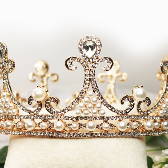 👑 Parisian Fleur de Lis Crystal & Pearl Crown - Picture 10 of 14